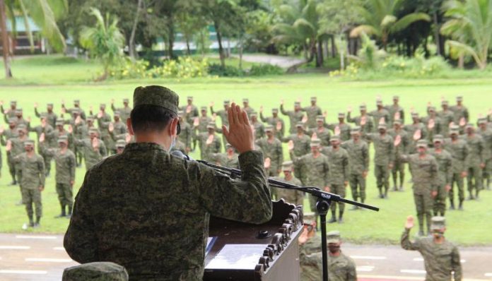 A total of 239 new soldiers take their oath before Major General Eric Vinoya, the Philippine Army’s 3rd Infantry Division commander, at the 3ID headquarters A total of 239 new soldiers take their oath before Major General Eric Vinoya, the Philippine Army’s 3rd Infantry Division commander, at the 3ID headquarters in Camp Peralta in Jamindan, Capiz on July 28, 2020. “I urge you to always be aware of your job and its complexities so you can always do the right thing. In all your given tasks, never dwell on mediocrity. Always aim for excellence and always be the best. This is how you can contribute to the accomplishment of our mission,” Vinoya tells them. 3ID PHOTO