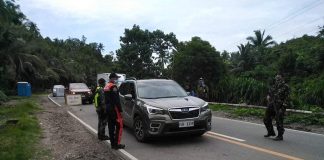 Local authorities conduct border checkpoint in Barangay Pinatuad, Nabas, Aklan on Aug. 22. Aklan is implementing border management until Aug. 31 to further suppress the spread of coronavirus disease 2019 in the area. IBAJAY BFP