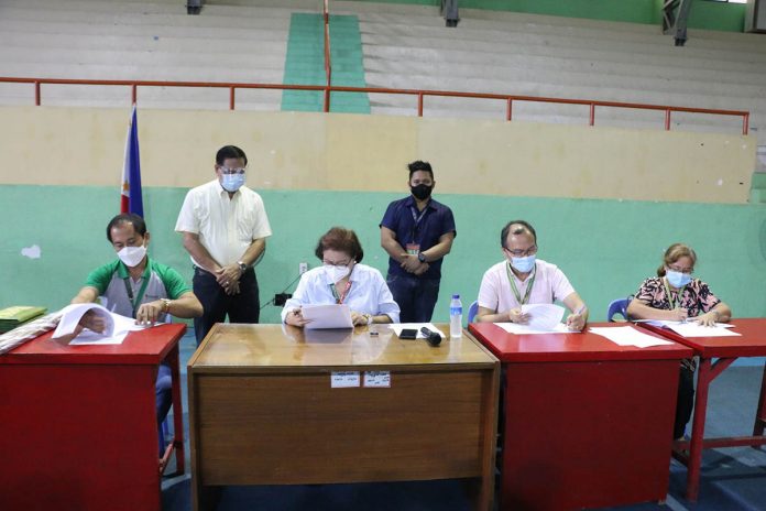 Philippine Health Insurance Corporation (PHIC) in Antique and the provincial government of Antique sign the agreement for the Health Care Providers Interim Reimbursement Mechanism Philippine Health Insurance Corporation (PHIC) in Antique and the provincial government of Antique sign the agreement for the Health Care Providers Interim Reimbursement Mechanism (IRM) last July 30. Signing the agreement were (left to right) PHIC-Antique chief Junie Sabusap, Gov. Rhodora Cadiao, Integrated Provincial Health Officer Dr. Ric Noel Naciongayo, and Culasi District Hospital chief Dr. Rebecca Aguirre. PROVINCE OF ANTIQUE