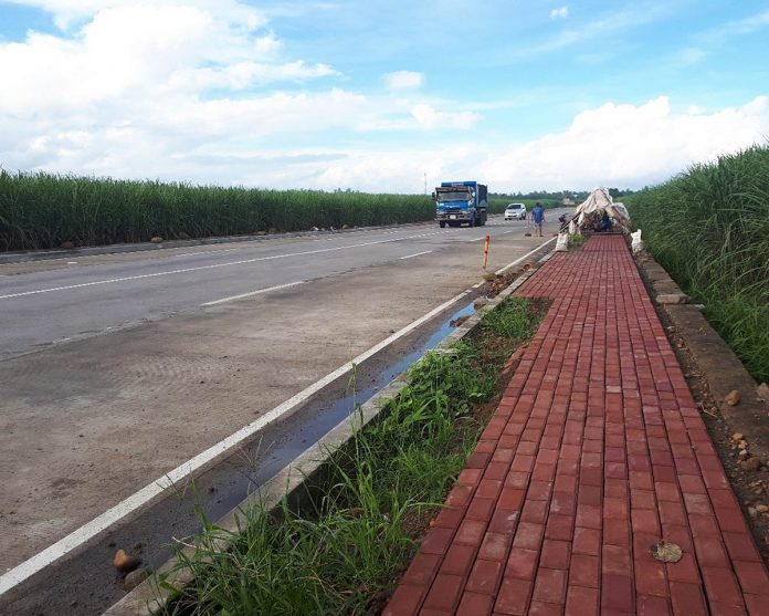biz banner Widening from two lanes to four lanes of access road along Bacolod Negros Occidental Economic Highway, leading to the new Bacolod-Silay Airport Road. PHOTO COURTESY OF DPWH NEGROS OCCIDENTAL 1ST DEO