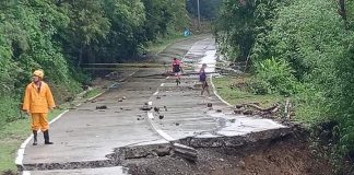 The national road in Sitio Mat-i, Barangay Teniente Benito, Tubungan town became impassable yesterday morning. Some 100 meters of the concrete road cracked and sank considerably as loose soil and rocks beneath it collapsed, according to Mayor Roquito Tacsagon. The road connected Tubungan to the municipality of Leon. For the time being, said Tacsagon, the people of Tubungan should take the alternative route to Leon – by passing through the town of Tigbauan. Tubungan LGU