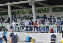NEGLECTED ‘MODERN HEROES’. What’s next for these repatriated Ilonggo overseas workers – our so-called “bagong bayani” – that the Overseas Workers Welfare Administration dumped at the Iloilo City Freedom Grandstand after fetching them at the Iloilo Airport on Aug. 23, 2020? The agency failed to coordinate with the Iloilo City government about the repatriation and the needed quarantine facilities, according to Mayor Jerry Treñas. IAN PAUL CORDERO/PN