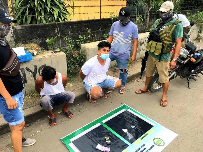 Antidrug personnel conduct an inventory of items seized from Joebern Hermosura and Fernando Tandoy, who were nabbed in an entrapment operation in Barangay Mansilingan, Bacolod City on Aug. 24. Antidrug personnel conduct an inventory of items seized from Joebern Hermosura and Fernando Tandoy, who were nabbed in an entrapment operation in Barangay Mansilingan, Bacolod City on Aug. 24. PDEA-6