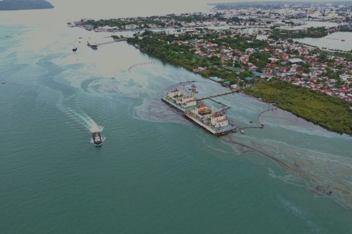 An aerial view of oil spill caused by an explosion in Power Barge 102 at Bo. Obrero, Lapuz in Iloilo City (PENRO-ILOILO)