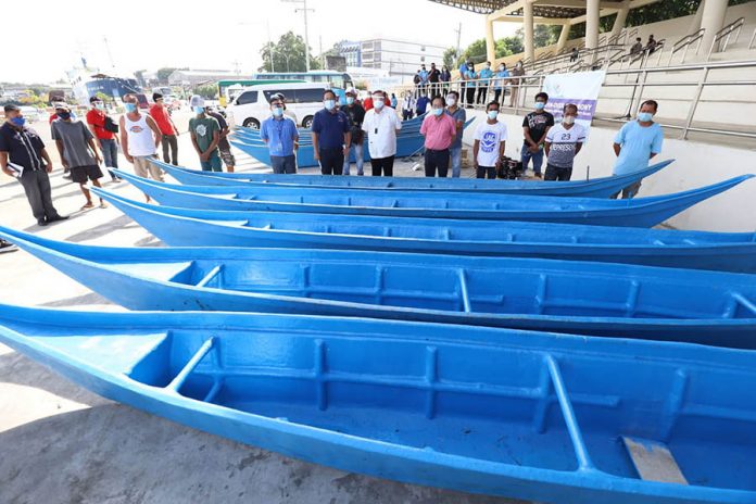 Amid the coronavirus pandemic, fisherfolks from Iloilo City received 10 fiberglass reinforced plastic boats from the Bureau of Fisheries and Aquatic Resources 6 and Department of Agriculture-Office of Assistant Secretary for Visayas under the government’s National Fisheries Program. PHOTO COURTESY OF ARNOLD ALMACEN/CMO