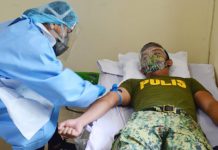 BLOOD DONOR A police officer of the Negros Occidental Police Provincial Office, who has fully recovered from coronavirus disease, donates convalescent plasma to the Corazon Locsin Montelibano Memorial Regional Hospital Blood Bank on Sept. 26, 2020. NOCPPO