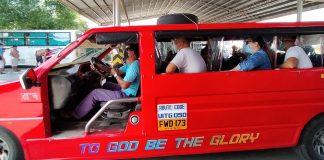 Commuters onboard a jeepney wear face shields and facemasks as protection against the spread of coronavirus. The government is reducing physical distancing in public transportation to help the public transport sector recover from the slump caused by lockdown measures. But several mayors in Iloilo province fear this move could increase the risk of virus transmission. IAN PAUL CORDERO/PN
