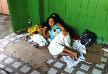 Giving birth in the time of COVID is tough for the poor ‘NEW NORMAL’ FOR THE POOR? With no money for the required ultrasound and reverse transcription polymerase chain reaction test for coronavirus disease, this woman gave birth to a son on the cardboard-covered floor of her small, bare house assisted by a paltera. JIRO SHEEN EMELIO/PN