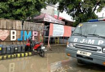 JAIL ON LOCKDOWN. A patrol car of the Bureau of Jail Management and Penology guards the fully-barricaded main gate of the Iloilo City District Jail - Male Dormitory in Barangay Ungka, Jaro, Iloilo City. The prison facility is on lockdown due to coronavirus disease cases. IAN PAUL CORDERO/PN