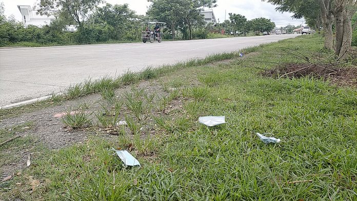 Pandemic Litter Used facemasks are indiscriminately discarded in Iloilo City. The wearing of facemask is mandatory to prevent the spread of the coronavirus but incorrect disposal of this protective gear could risk spreading the virus. IAN PAUL CORDERO/ PN