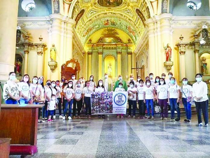 Family of missing sailors NOT LOSING HOPE Families of missing Ilonggo seafarers gather at the Jaro Metropolitan Cathedral in Jaro, Iloilo City. Archdiocese of Jaro, Commision on Social Communications/FB