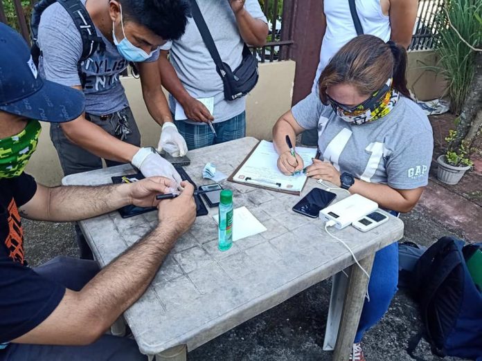 shabu seized in roxas Antidrug officers inspect items seized in a buy-bust operation in Barangay Milibili, Roxas City, Capiz on Sept. 4. PDEA REGION VI