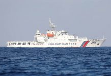 A China Coast Guard vessel patrols at the disputed Scarborough Shoal April 5, 2017. Picture taken April 5, 2017. REUTERS/Erik De Castro/File Photo