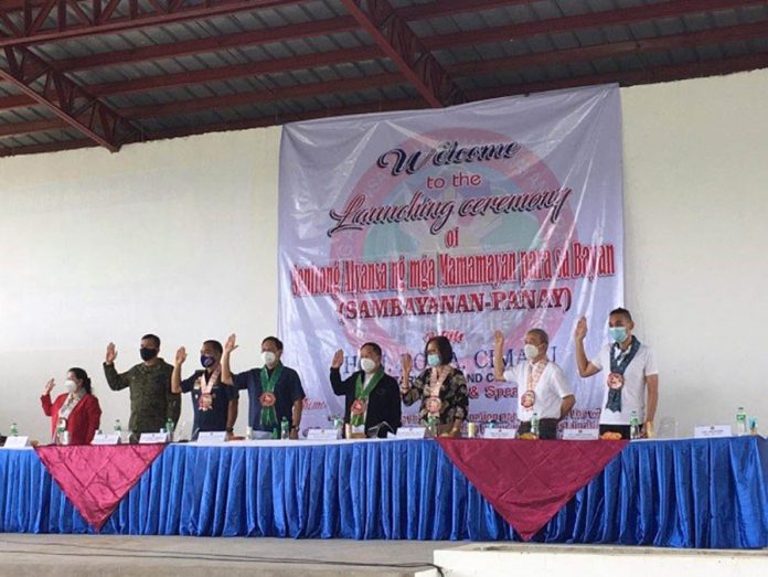 Officials from various sectors vow during the reading of Pledge of Commitment to attest their support for SAMBAYANAN-PANAY. (DENR PENRO Iloilo)