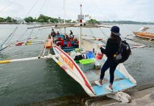 Guimaras-bound passengers aboard a pumpboat docked at the Ortiz wharf in Iloilo City. Travelers will be required to undergo rapid antibody test for coronavirus begging Oct. 5. IAN PAUL CORDERO/PN