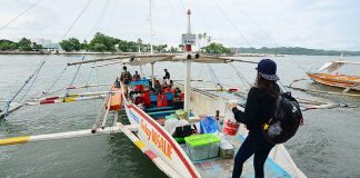Guimaras-bound passengers aboard a pumpboat docked at the Ortiz wharf in Iloilo City. Travelers will be required to undergo rapid antibody test for coronavirus begging Oct. 5. IAN PAUL CORDERO/PN