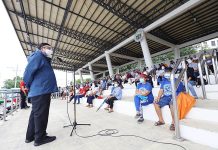 City hall’s COVID-19 cases now at 91 Mayor Jerry Treñas of Iloilo City (standing) addresses village heads at the Iloilo City Freedom Grandstand on Sept 29. The city government is deputizing barangay officials to enforce minimum health standards to curb the spread of coronavirus disease. ARNOLD ALMACEN/CMO