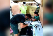 P68-K ‘shabu’ seized in San Carlos buy-bust Antidrug operatives conduct an inventory of the illegal drugs seized from Joemarie Babor in an entrapment operation in Barangay 5, San Carlos City, Negros Occidental on Oct. 18, 2020. Operatives of the Philippine Drug Enforcement Agency Region 6 and the San Carlos police staged the operation. PDEA REGION 6