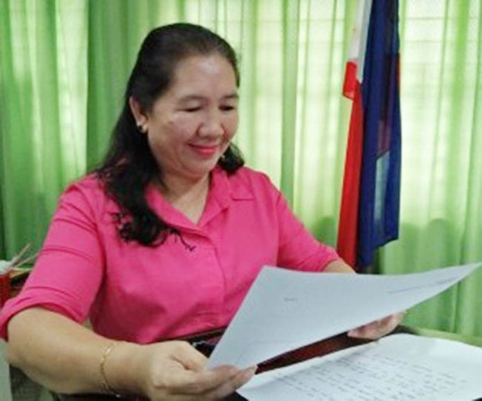 news glenda deped “We are all new to this setup. Let us be partners in facilitating learning,” says Lea Belleza, Department of Education Region 6 information officer. IAN PAUL CORDERO/PN