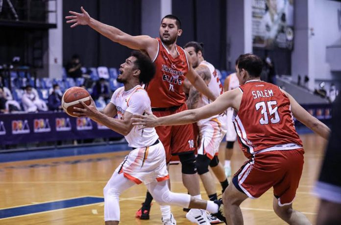 pba Ilonggo Juan Paolo Taha of NorthPort Batang Pier tries to extricate a shot while being defended by Frank Golla of Blackwater Elite. PBA PHOTO