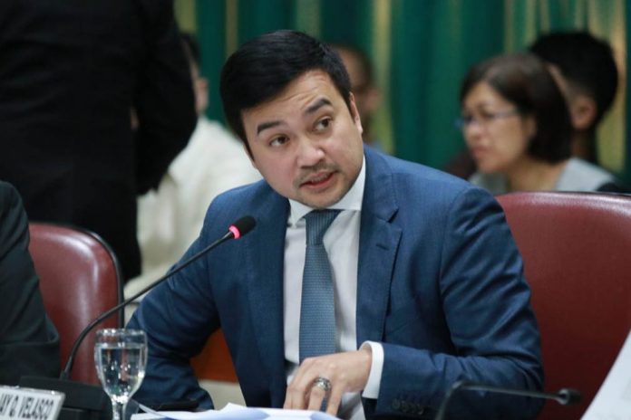 velasco “Let me assure you that there is no pork in the budget and that the small committee would only do institutional amendments in the departments and agencies asking for more budgets,” assures House of Representatives Speaker Lord Allan Velasco. OFFICE OF LORD ALLAN VELASCO