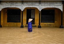 Over 100 dead as Vietnam reels from ‘worst floods in decades’ A woman wades through floodwaters along a street in central Vietnam’s city of Hue on Oct. 17, 2020. AFP PHOTO