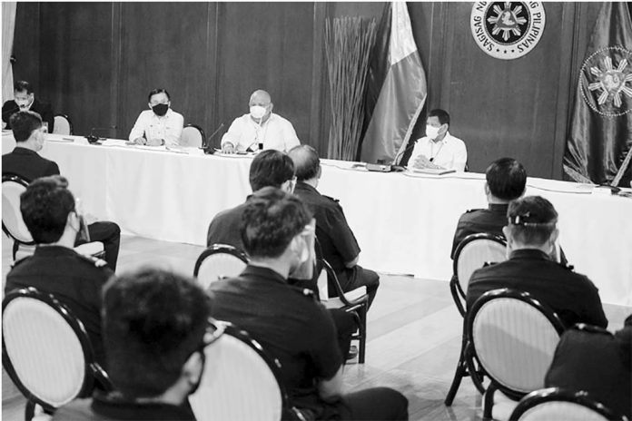 President Rodrigo Duterte summoned and met with officials and personnel of the Bureau of Immigration allegedly involved in the “pastillas” anomaly at the Malacañang Palace on Nov. 9, 2020. KING RODRIGUEZ/ PRESIDENTIAL PHOTO