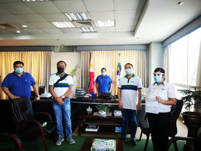 Photo shows (from left) are Executive Assistant to the Gov. Juanito Acanto, Admin Manager Nap Maggay, Gov. Arthur Defensor Jr., Community Relations Officer Michael Guanco, and Community Relations Associate Evone Pendon. Photo shows (from left) are Executive Assistant to the Gov. Juanito Acanto, Admin Manager Nap Maggay, Gov. Arthur Defensor Jr., Community Relations Officer Michael Guanco, and Community Relations Associate Evone Pendon.