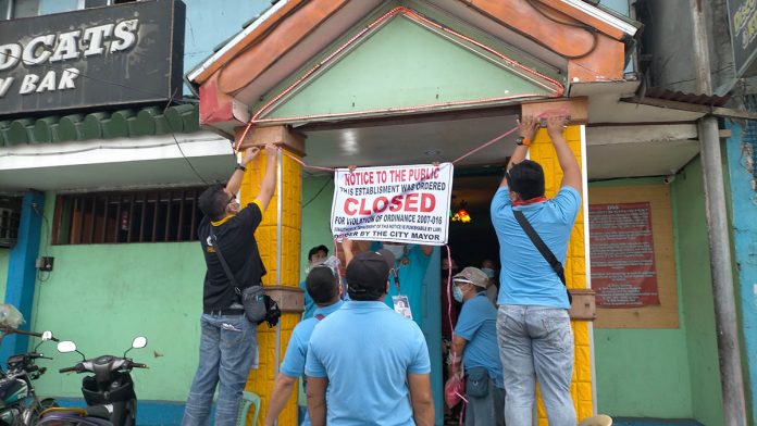 news bars closed pic A composite team of the Iloilo City government running after erring establishments padlocks this restaurant/bar on Muelle Loney Street for violating community quarantine guidelines, particularly the ban on alcoholic drinks. IAN PAUL CORDERO/PN