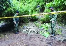 Soldiers of the Philippine Army’s 62nd Infantry Battalion inspect the body of slain Rio Jacaba, an alleged member of the New People’s Army Yunit Militia based in central Negros. PH ARMY