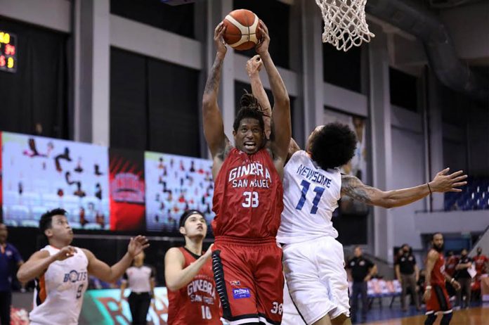 Negrense Joe Devance of Barangay Ginebra San Miguel Kings beats Meralco Bolts’ Chris Newsome for a rebound. PBA PHOTO Negrense Joe Devance of Barangay Ginebra San Miguel Kings beats Meralco Bolts’ Chris Newsome for a rebound. PBA PHOTO