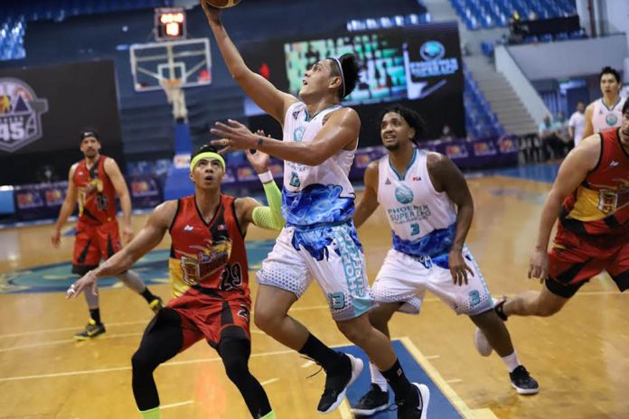 pba Phoenix Super LPG Fuel Masters’ Rafael Joey Jazul stretches for a layup. PBA PHOTO