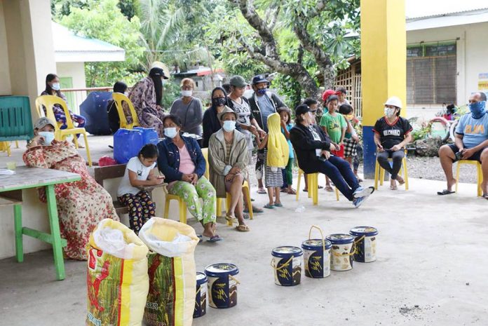 region-antique-quinta1 Antiqueños displaced by the recent Typhoon “Quinta” receives relief goods from the provincial government such as rice and food packs. PIO-ANTIQUE PHOTO