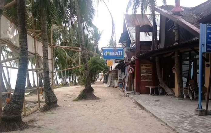 region boracay pic ‘GHOST TOWN’. Where have all the tourists gone? No one can be seen entering, leaving or passing by the popular shopping center D’Mall in Boracay Island which, before the coronavirus pandemic struck, was teeming with tourists all the time. PH PHOTO