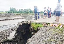‘Rolly’ spares Antique Antique Provincial Disaster Risk Reduction and Management Office head Broderick Train checks the dike in Barangay Camncijan, Culasi, Antique on Nov. 2, 2020. PDRRMO ANTIQUE