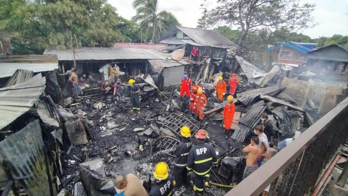 san pedro fire pic This is what’s left of a neighborhood that fire struck in Barangay San Pedro, Molo, Iloilo City on Nov. 11, 2020 at around 9:25 a.m. Five houses were totally gutted and six were partially damaged. IAN PAUL CORDERO/PN
