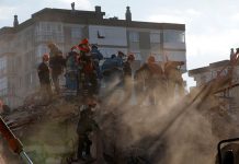 Man rescued from rubble as Turkey quake death toll hits 60 Rescue operations continue at a collapsed building after an earthquake in the Aegean port city of Izmir, Turkey, November 1, 2020. REUTERS/Kemal Aslan