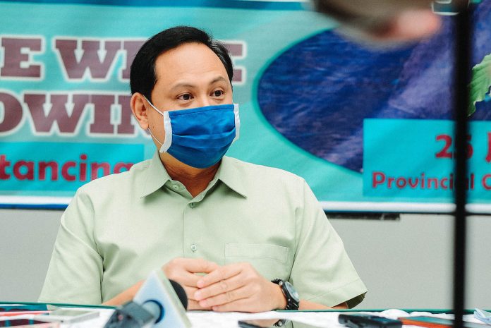 “We have to monitor kon sin-o ang nagasulod diri sa aton,” says Gov. Arthur Defensor Jr. of Iloilo. IAN PAUL CORDERO/PN