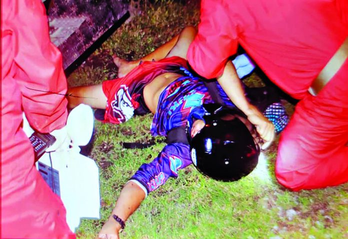 Metro 3_C Emergency rescuers respond to Nicol Dadal who figured in a road crash in Barangay Inagdangan, Zarraga, Iloilo on De. 16. TITA JANE LIVE UPDATES