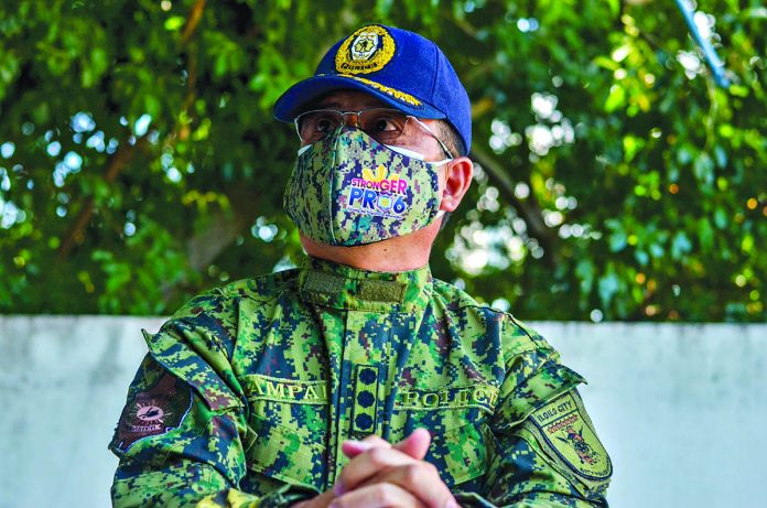 Police Colonel Eric Dampal, Iloilo City police director, commends churches for limiting the number of persons entering for Simbang Gabi. “Talagang malaki ang naitutulong…kasi ang mga kawatan hindi agad-agad maka-commit ng crime,” he says. IAN PAUL CORDERO/PN