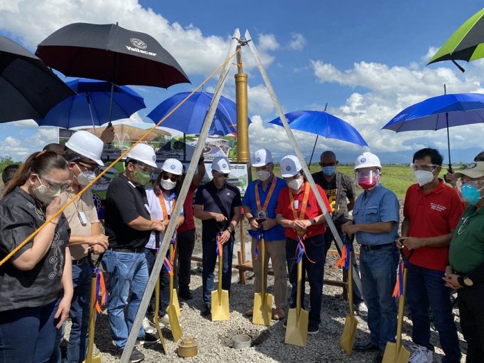 groundbreaking DPWH-6 Regional Director Lea Delfinado with Sen. Miguel Zubiri and Bacolod City officials lead the groundbreaking ceremony of the city’s museum/auditorium. DPWH/BACOLOD CITY DEO