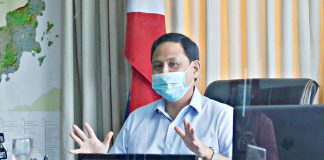 “Christmas now is pinasahi,” says Gov. Arthur Defensor Jr. of Iloilo province. IAN PAUL CORDERO/PN