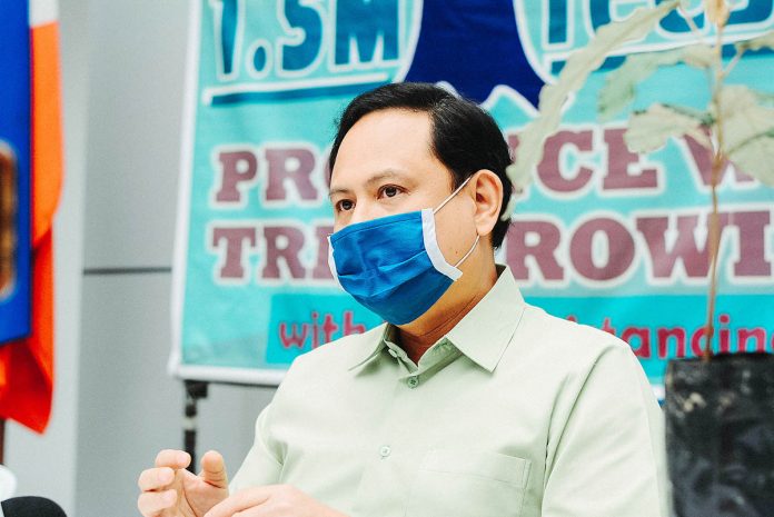 The Provincial Health Office is now reaching out to credible vaccine makers abroad, says Gov. Arthur Defensor Jr. IAN PAUL CORDERO/PN The Provincial Health Office is now reaching out to credible vaccine makers abroad, says Gov. Arthur Defensor Jr. IAN PAUL CORDERO/PN