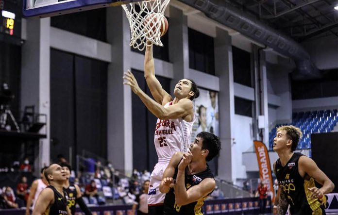 pba Barangay Ginebra San Miguel Kings’ Japeth Aguilar attacks the defense of TNT Tropang Giga’s Jeth Troy Rosario for an inside hit. PBA PHOTO