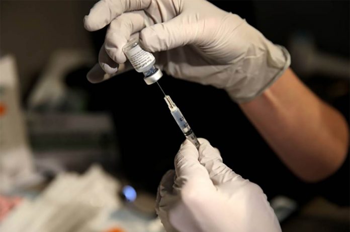 pfizer A pharmacy manager prepares a dose of the Pfizer-BioNTech COVID-19 vaccine at Massachusetts General Hospital in Boston, Massachusetts, United States on Dec. 16, 2020. CRAIG F. WALKER, POOL/REUTERS