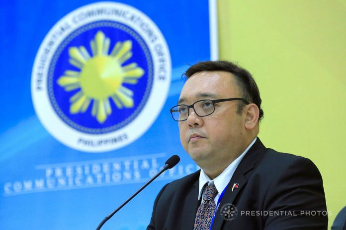Presidential Spokesperson Harry Roque, in a press conference at “Hindi naman po natin pupwede ipagkait sa mga lokal na pamahalaan ‘yung kanilang hurisdiksyon na mag-issue ng business permits,” says Presidential spokesperson Harry Roque Jr. PRESIDENTIAL PHOTO