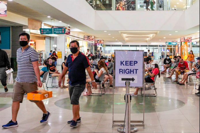 Social distancing and other protocols to prevent the spread of COVID-19 are implemented inside a mall in Quezon City. JONTAHAN CELLONA, ABS-CBN NEWS Social distancing and other protocols to prevent the spread of COVID-19 are implemented inside a mall in Quezon City. JONTAHAN CELLONA, ABS-CBN NEWS