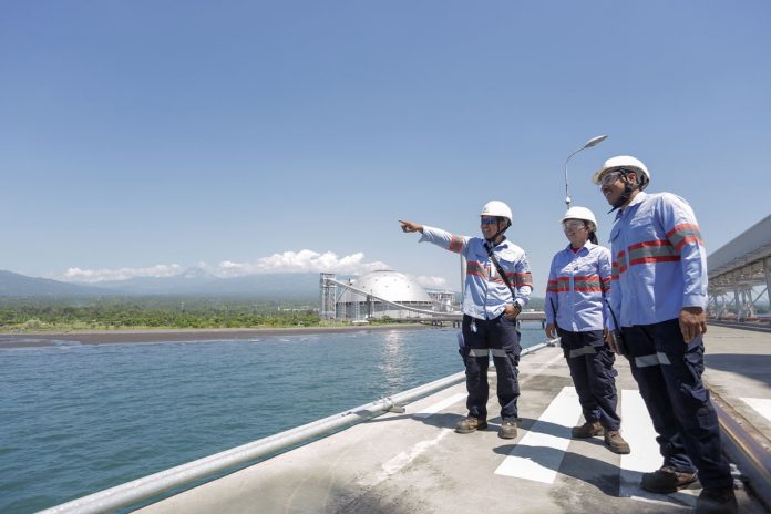 BEYOND THE HORIZON. Engineers at the baseload facility operated by AboitizPower subsidiary Therma South, Inc. (TSI) in Davao City look toward the horizon, an act symbolic of the AboitizPower Group’s forward-looking mindset in 2021. BEYOND THE HORIZON. Engineers at the baseload facility operated by AboitizPower subsidiary Therma South, Inc. (TSI) in Davao City look toward the horizon, an act symbolic of the AboitizPower Group’s forward-looking mindset in 2021.