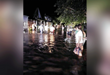Hundreds flee floods in San Carlos City Residents wade through knee-deep flood to go to evacuation centers in San Carlos City, Negros Occidental. A heavy downpour lasting three hours on Saturday resulted in the flooding of at least five barangays in the city. SAN CARLOS PIO