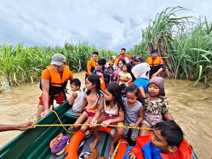 TO HIGHER GROUNDS. Personnel of the Philippine Coast Guard pull a rubber rescue boat carrying children in a flood-hit village of Victorias City, Negros Occidental on Jan. 10. Similar to what took place in the early morning of New Year’s Day, thousands were forced to flee their inundated homes as torrential rain triggered floods. PCG/COUNCILOR DEREK PALANCA TO HIGHER GROUNDS. Personnel of the Philippine Coast Guard pull a rubber rescue boat carrying children in a flood-hit village of Victorias City, Negros Occidental on Jan. 10. Similar to what took place in the early morning of New Year’s Day, thousands were forced to flee their inundated homes as torrential rain triggered floods. PCG/COUNCILOR DEREK PALANCA